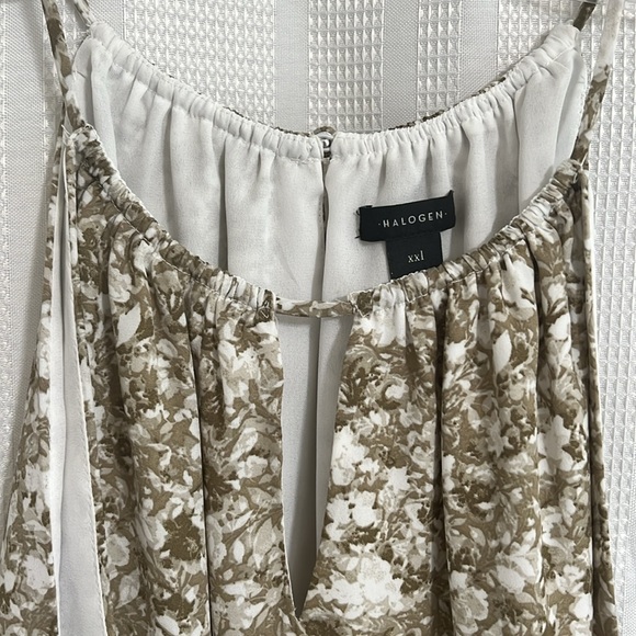 NWT Halogen 100% Poly Top muted Floral Sleeveless keyhole blouse - Picture 3 of 4